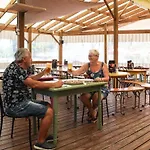 Mobil Avec Terrasse Pour 4 Personnes - Api-1-52-649 * Les Achards (Vendee)