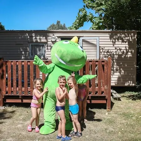 Mobil Avec Terrasse Pour 4 Personnes - Api-1-52-649 * Les Achards (Vendee)