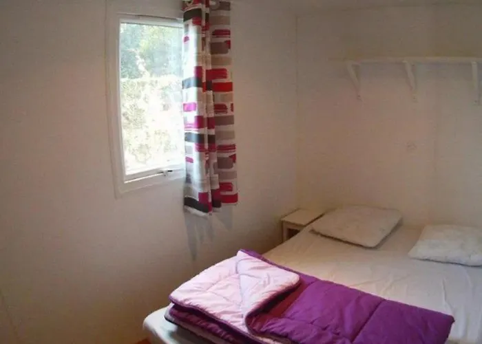 Mobil Avec Terrasse Pour 4 Personnes - Api-1-52-649 * Les Achards (Vendee)