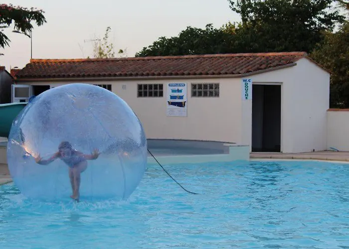 Mobil Avec Terrasse Pour 4 Personnes - Api-1-52-649 * Les Achards (Vendee)